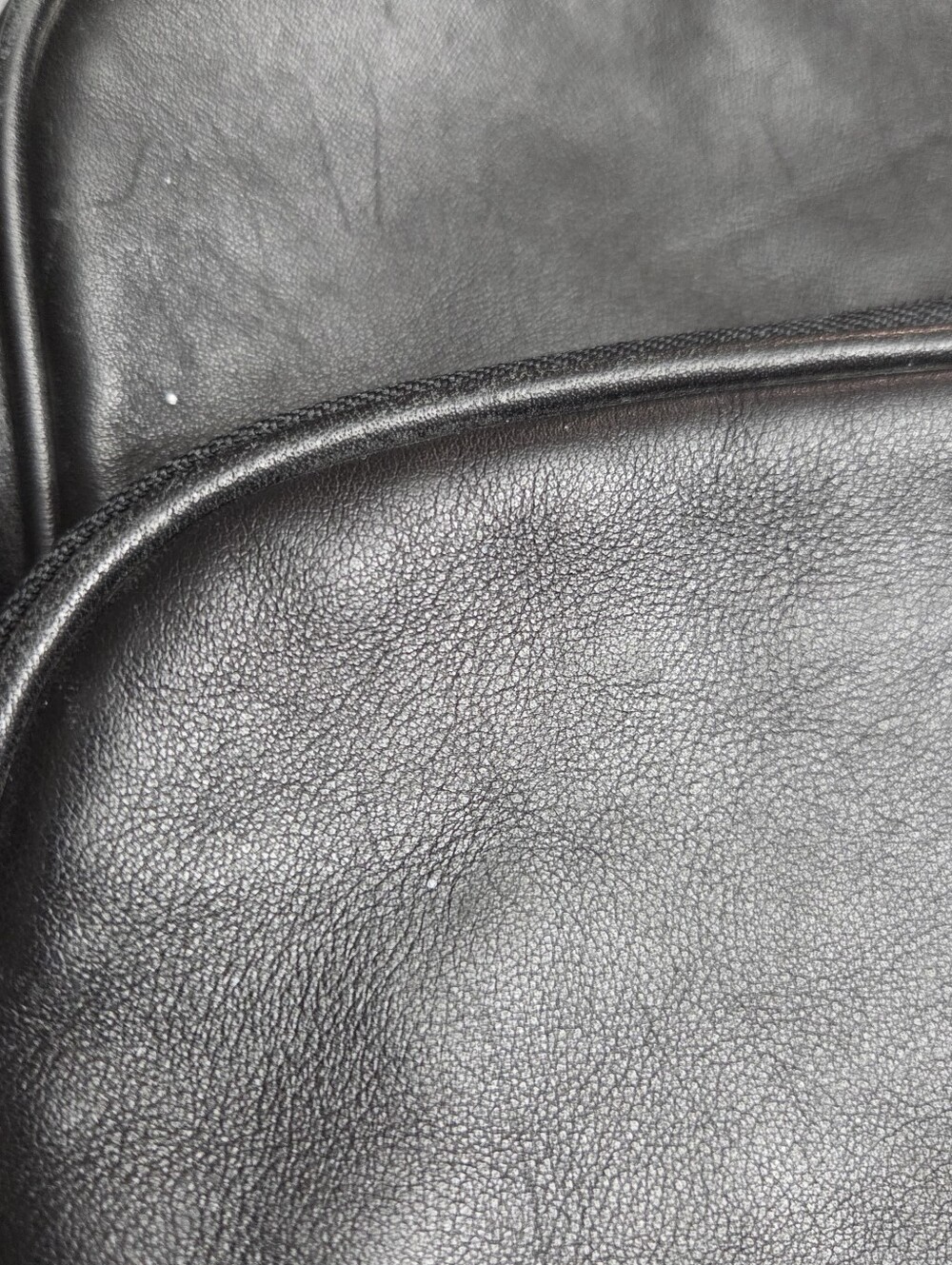 Daytimer Genuine Leather Black Backpack 14 X 13 X 3.5 Inches - Picture 15 of 16
